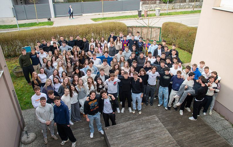  Logotip spletne strani gimnazija šiška 